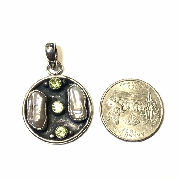 Sterling Mother of Pearl & Peridot Round Pendant - Picture 3 of 5
